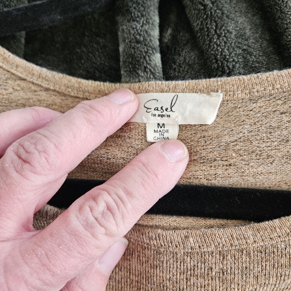 Easel Women’s Ruffled Sweater Tunic Gold Size Medium, Boho, Ruffled - Picture 4 of 5